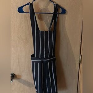 Express romper, criss cross back
